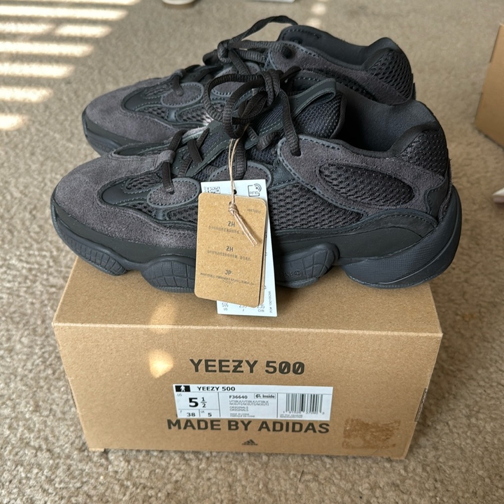 Yeezy 500 utility black